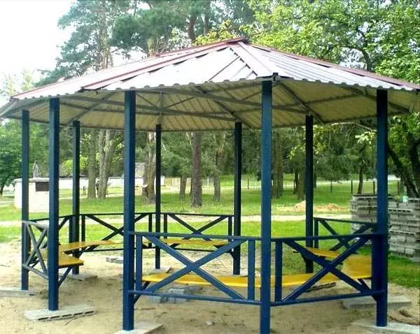 உலோக குழாயிலிருந்து அவர்களின் சொந்த கைகளில் இருந்து gazebo.