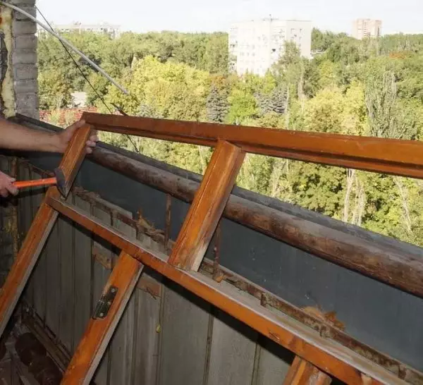 Menggabungkan balkon (loggia) dengan dapur, kamar