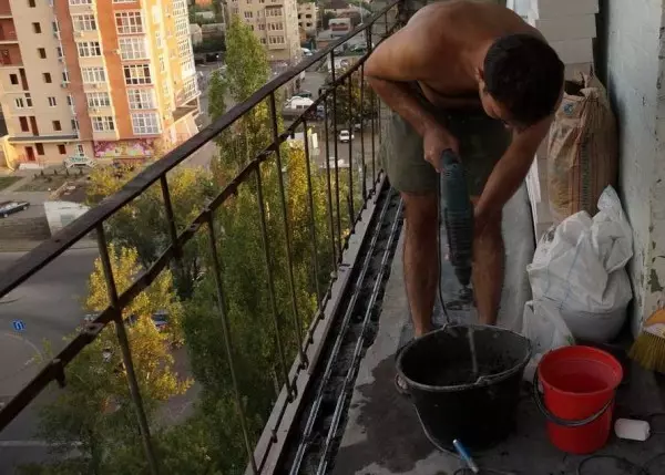 Сумяшчэнне балкона (лоджыі) з кухняй, пакоем