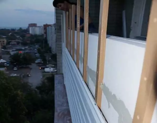 Menggabungkan balkoni (loggia) dengan dapur, bilik