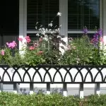 Як прикрасити балкон квітами своїми руками (60 фото)
