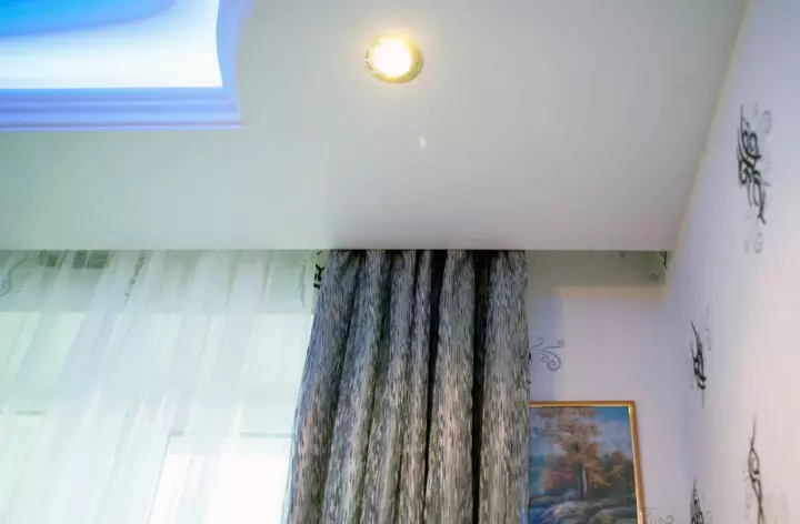 Ce arăți și cum să fixați perdelele de tavan pentru plafoanele întinse