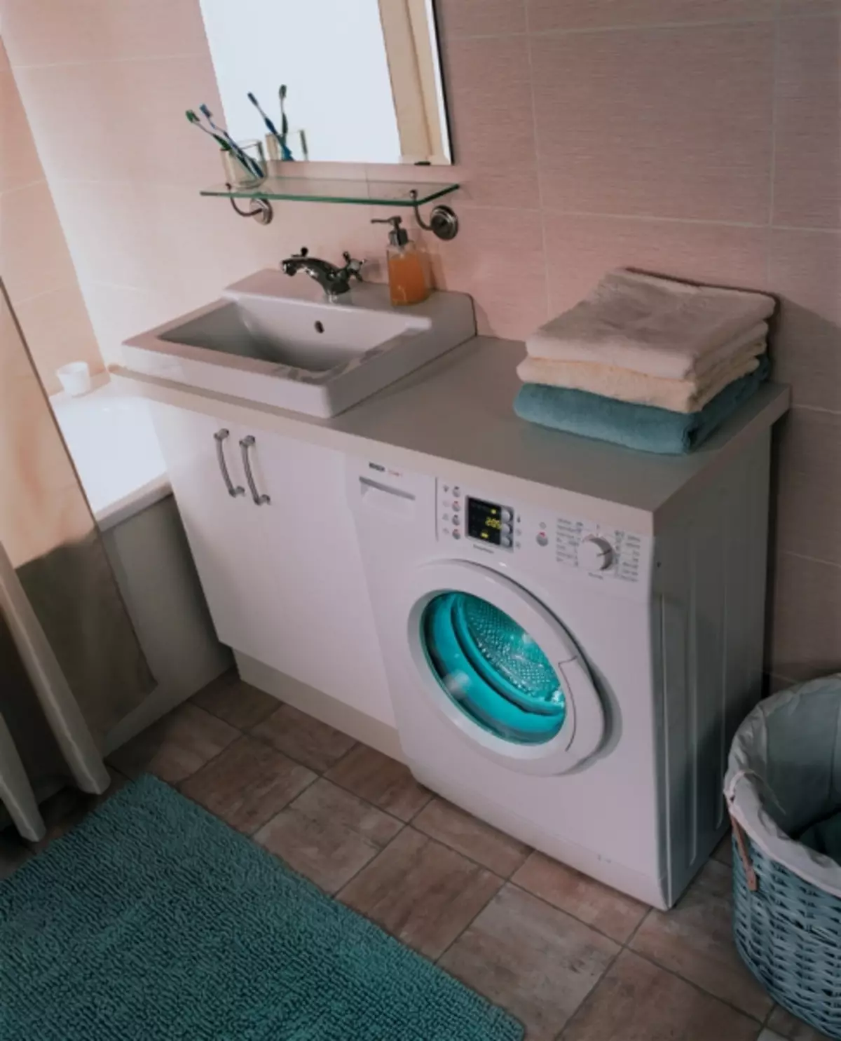 Как использовать стиральную машинку. WLX 24461. Стиральная машинка в ванной. Узкая стиральная машина под раковину. Машинка под столешницей в ванной.