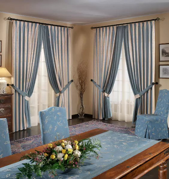 如何選擇大廳的正確顏色和風格窗簾