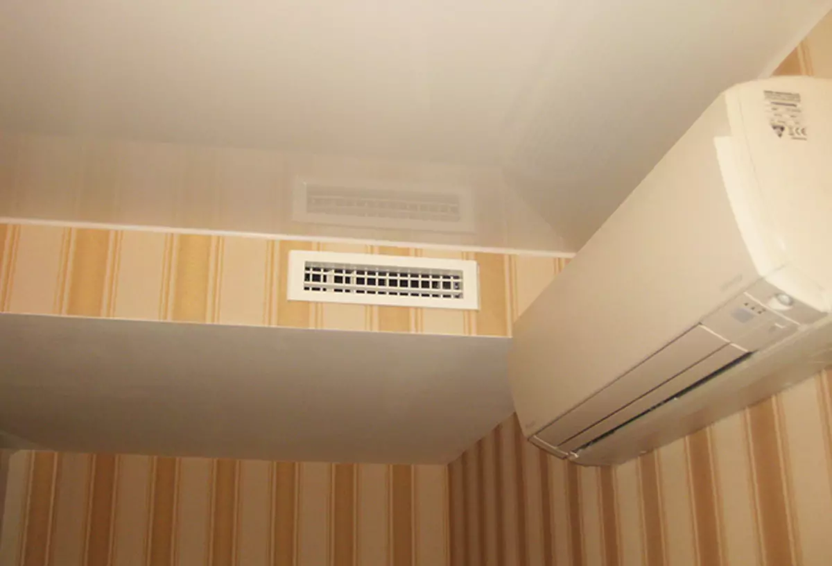 নিয়মিত blinds সঙ্গে ventilation grilles - সুন্দর এবং ব্যবহারিক