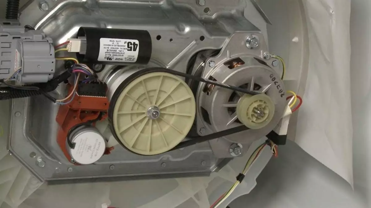 Motor dunha lavadora e un esquema de conexión de rede