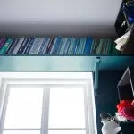 Hoe de opslag van boeken te organiseren [4 stijlvolle raden]