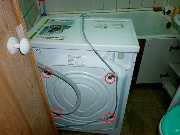वॉशिंग मशीनवर वाहतूक बोल्ट