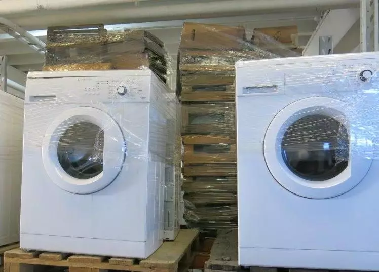 Transport bolts on a washing machine