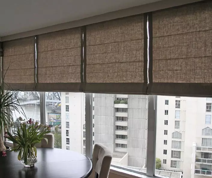 Hvad skal man hænge i stedet for gardiner på vinduerne?