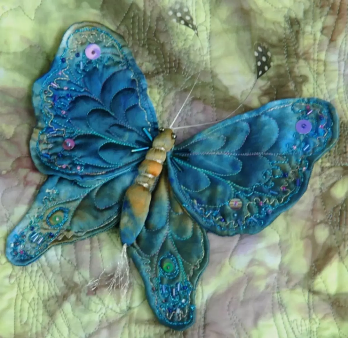 Дознајте како да направите пеперутка за завеси независно
