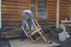 Enregistrement des chaises pour la vieille vieille main