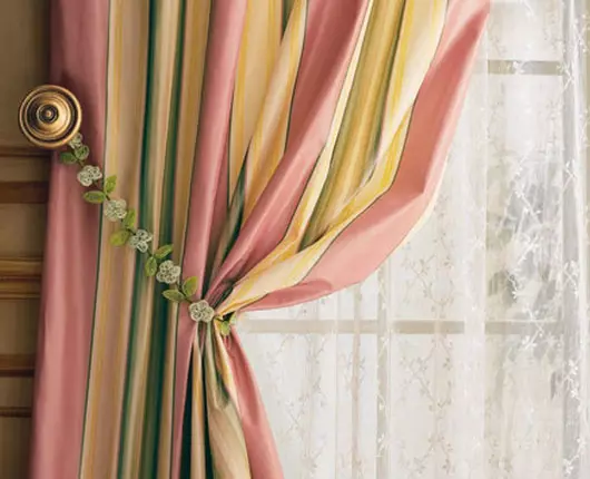 窗帘原装漂亮的夹具作为制作葡萄干内部的一种方式