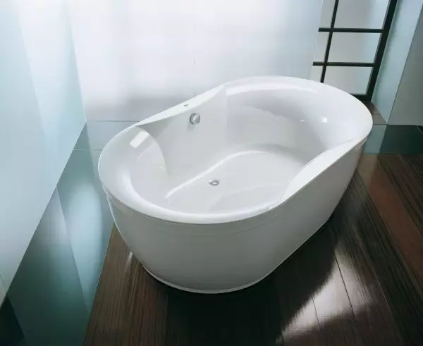 Ovālas atdalītās vannas iezīmes