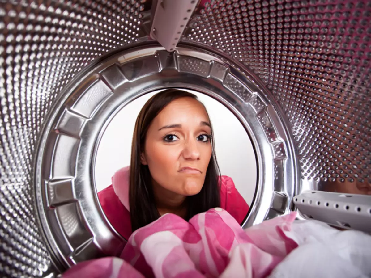 एक कपड़े धोने की मशीन के ड्रम को कैसे साफ करें?