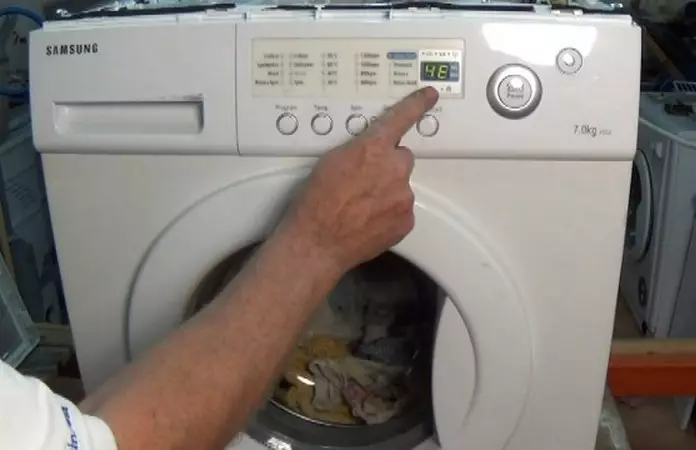 Mengapa mesin basuh tidak bilas dan apa yang perlu dilakukan?