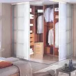 Hoe een kleedkamer met je eigen handen te maken: soorten structuren, installatie en afwerking