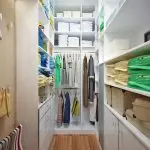 貯蔵室からドレッシングルームを作る方法：アレンジメントの考え+ 50写真