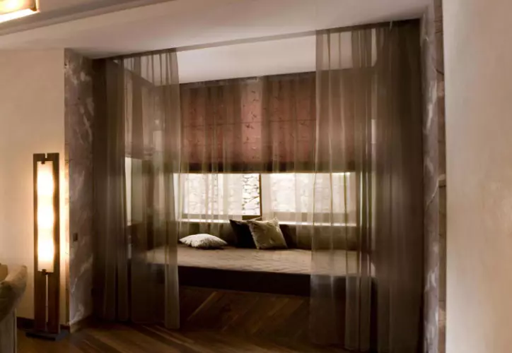Decoración creativa: cortinas romanas en tul combinado.