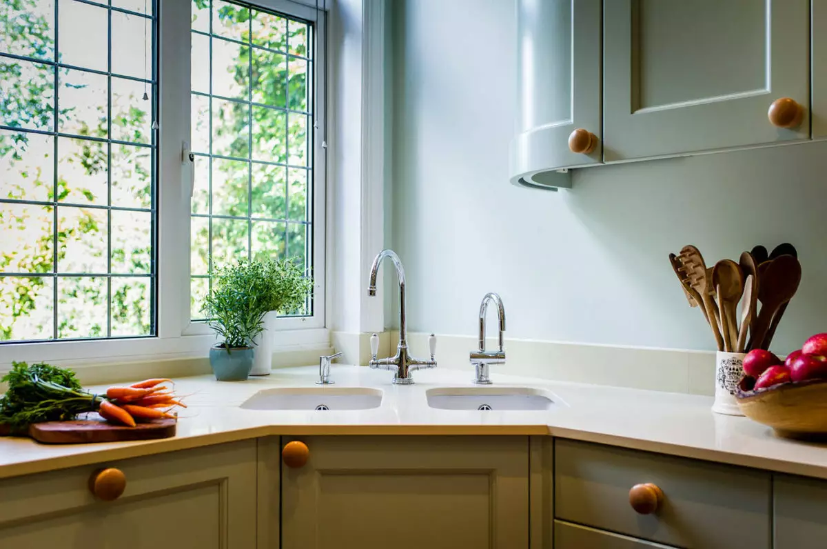 Cum să utilizați funcționar ferestrele pe o bucătărie mică?