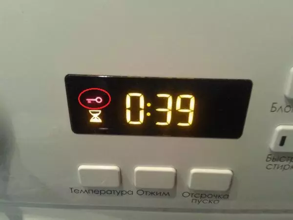 Jangan memblokir pintu di mesin cuci