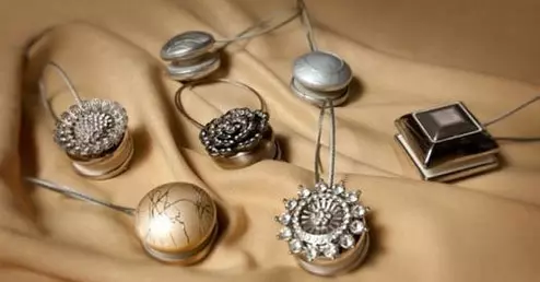 Jak krásné shromažďovat záclony magnety: velkolepé dekorace tajemství