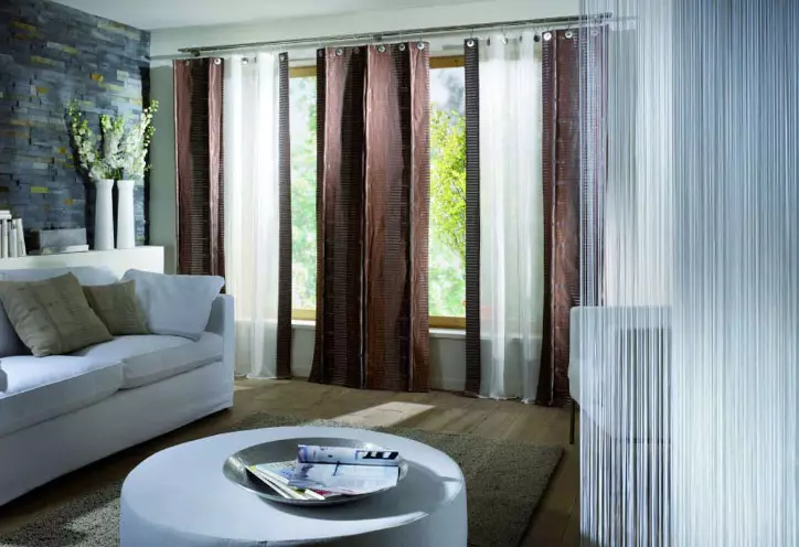 Дизајнери саветују: Како одабрати прелепе завесе у два прозора