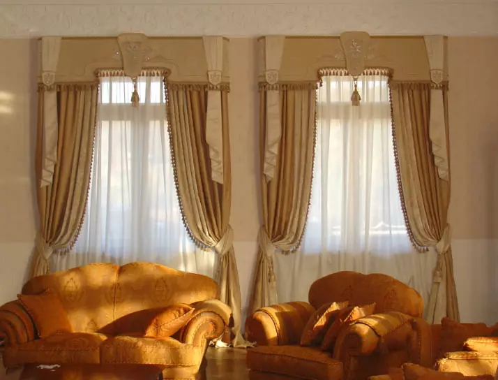设计师建议：如何选择美丽的窗帘成两个窗户