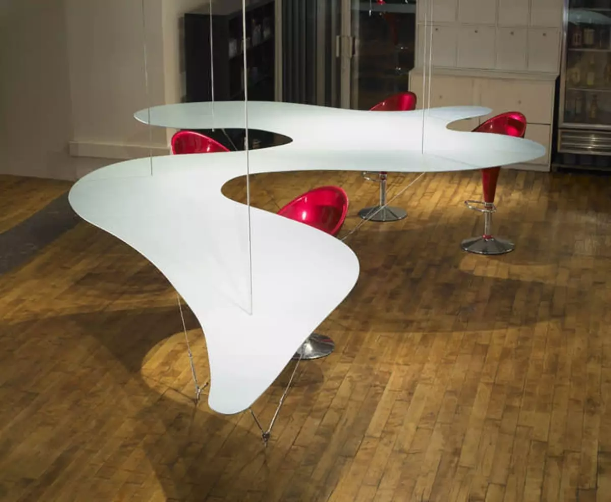 โต๊ะกลมในห้องครัว: ภาพโต๊ะรับประทานอาหารไม้สำหรับห้องครัวขนาดเล็กพร้อมขอบโค้งมนคำแนะนำวิดีโอด้วยมือของตัวเอง
