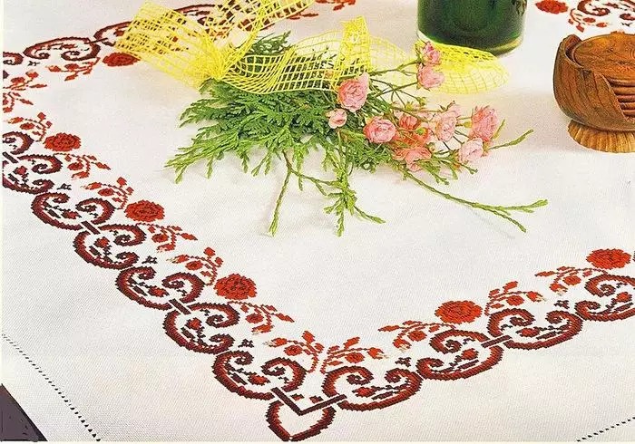 Tablecloth de esquema cruzado: guardanapos, conjuntos de graça, padrões, baixar