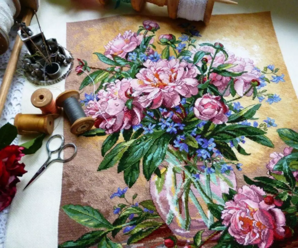 Cross-Broderi Peony: Scheman och uppsättning för broderi, gratis nedladdning, vas och foto, riolis bukett, vilket betyder