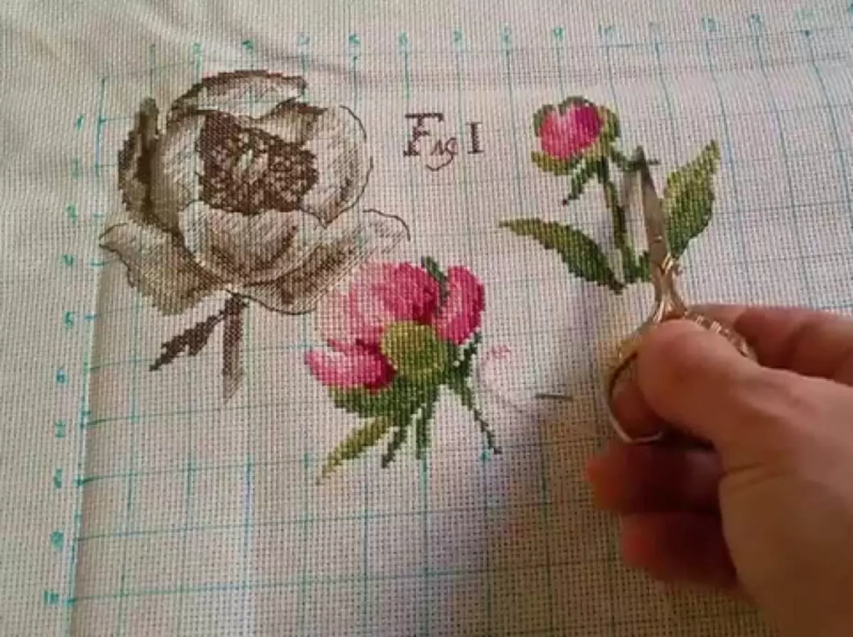 Cross-Embroidery Peony: სქემები და კომპლექტი ნაქარგები, უფასო ჩამოტვირთვა, ვაზა და ფოტო, Riolis ბუკეტი, მნიშვნელობა