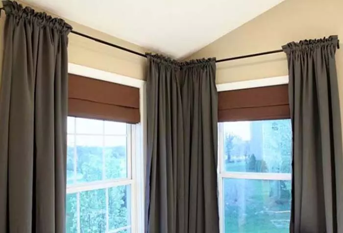 Tende angoli e tende su finestre angolari - finezza dell'arredamento tessile