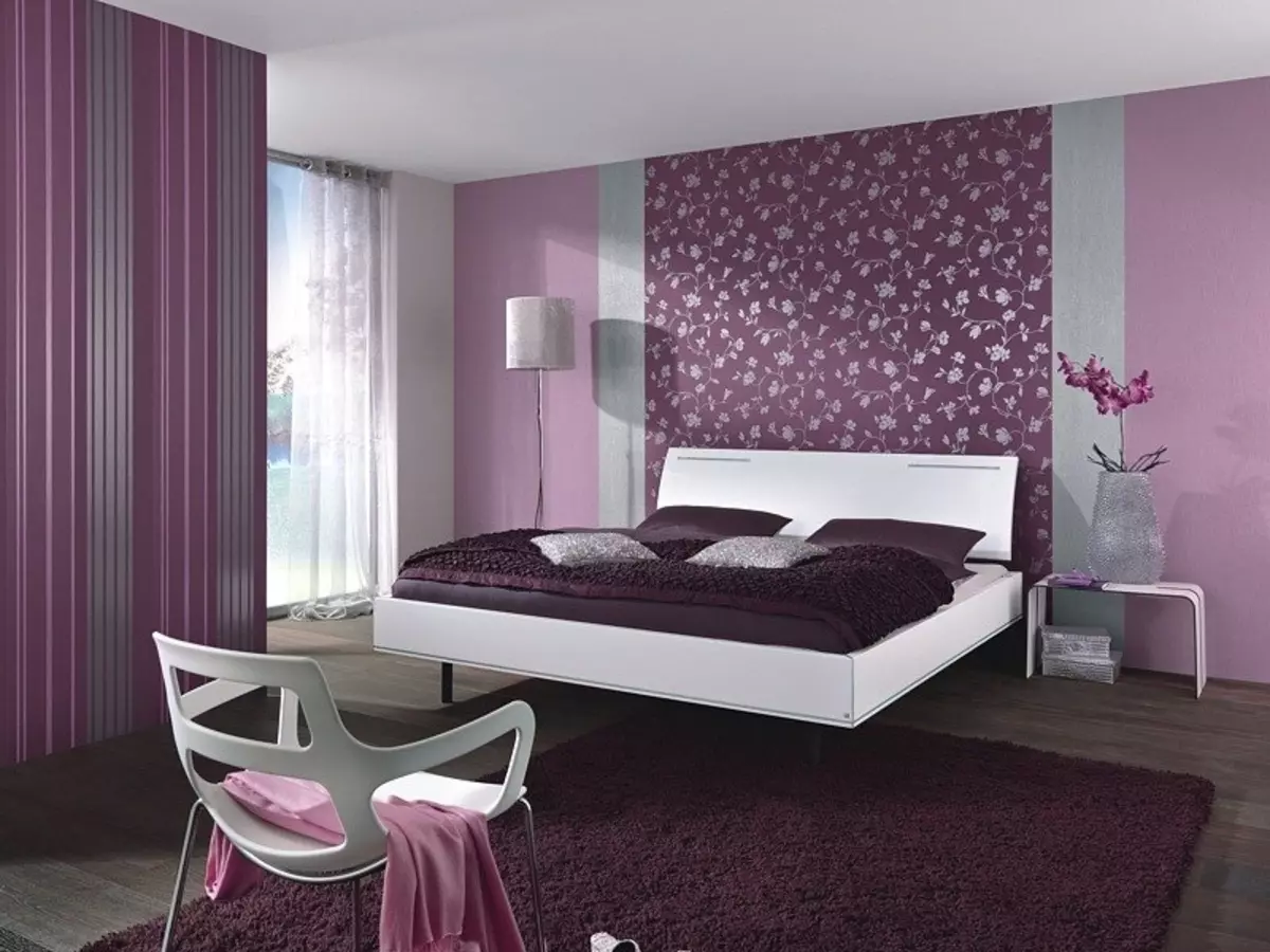 Violetti taustakuvia makuuhuoneen sisustuksessa: Hyödyllisiä sääntöjä (kuva)