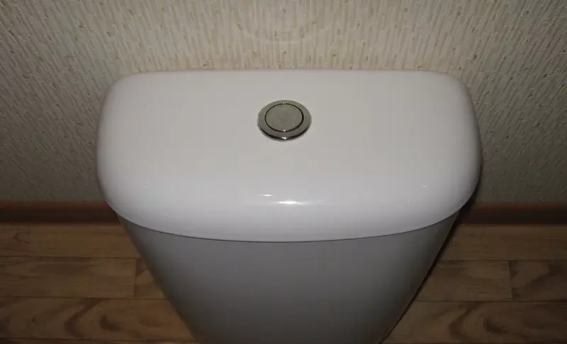 Fitur tangki perangkat untuk mangkuk toilet dan instalasi