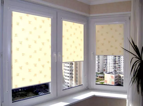 Independent Installation of Rolled Curtains sa Plastic Windows.