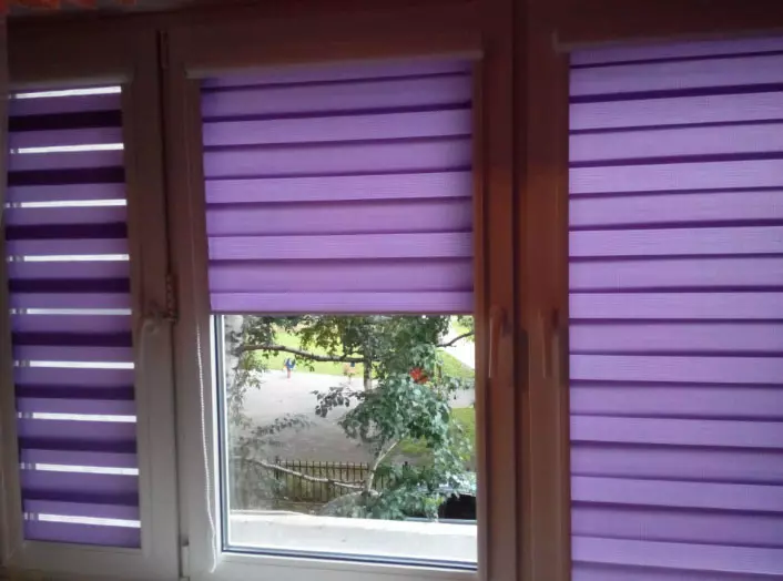 Onafhankelijke installatie van gerolde gordijnen op plastic ramen