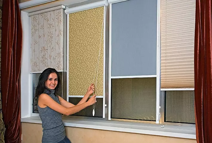 Independent Installation of Rolled Curtains sa Plastic Windows.