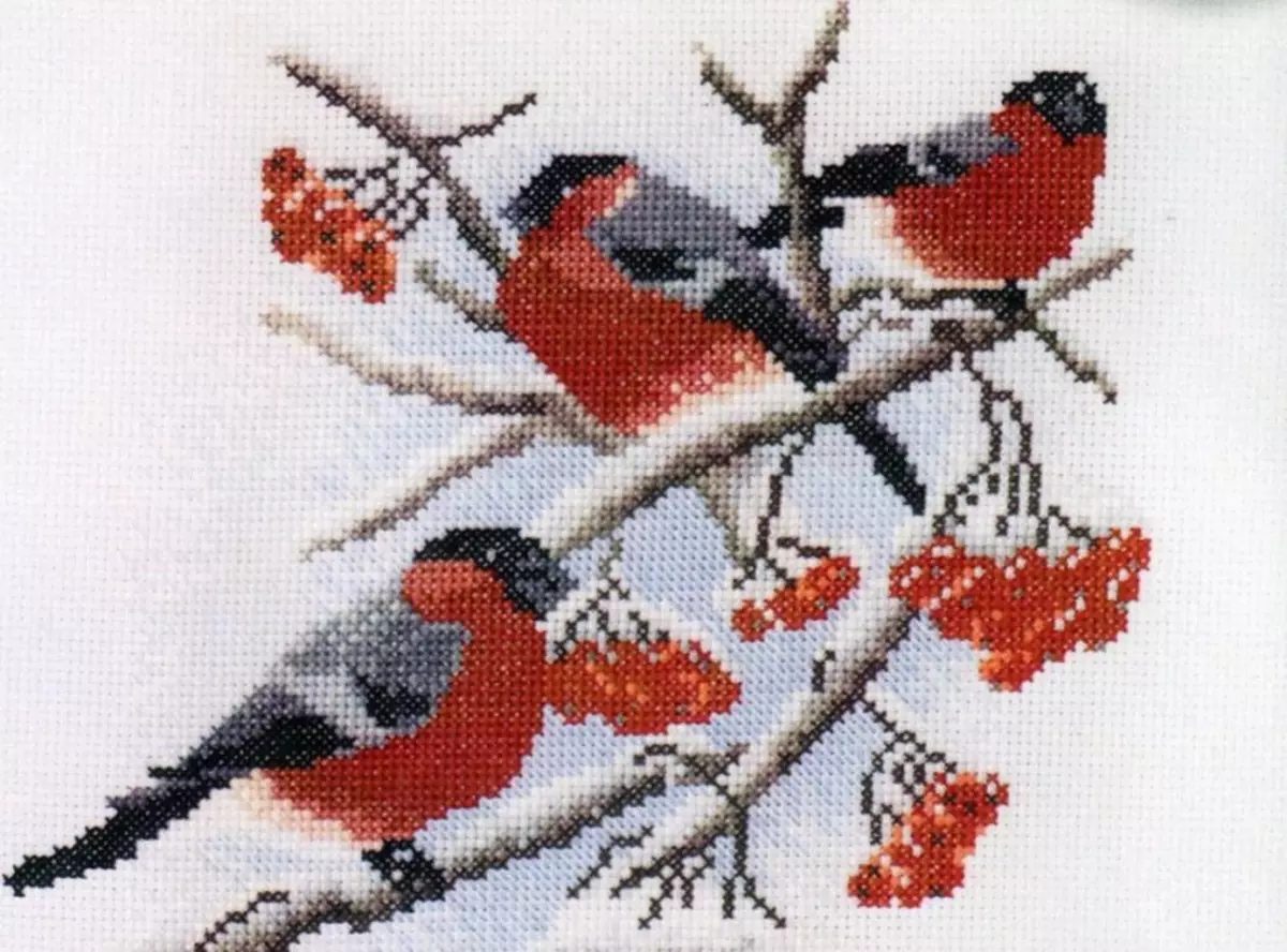 Schémas croisés à broder Bird: Firebird gratuit sur branche, sets avec des fleurs de bonheur, noir et blanc