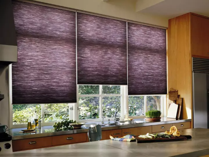 Cortinas de bambú laminadas no interior: todo desde a instalación ata o coidado axeitado