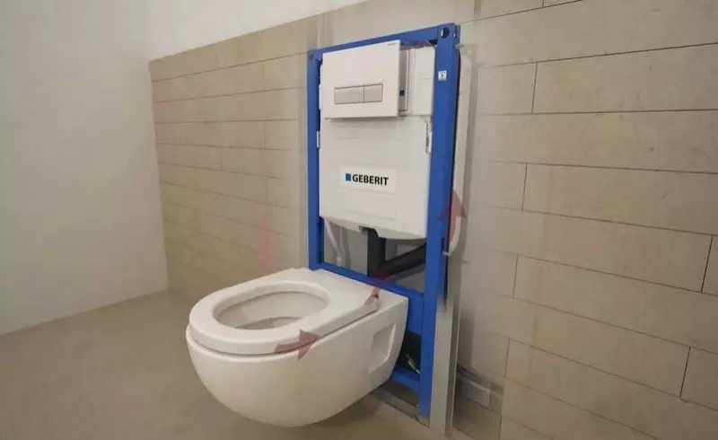 Toilette con un serbatoio nascosto