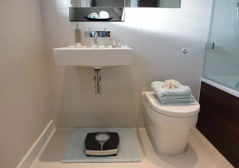 Toiletten mit einem versteckten Tank