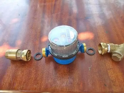 Inštalácia vodomeru s vlastnými rukami: montáž a pripojenie vodnej jednotky