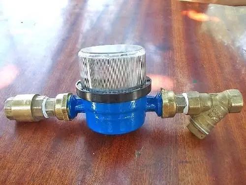 Namestitev vodnega merilnika z lastnimi rokami: montaža in priključitev vodne enote