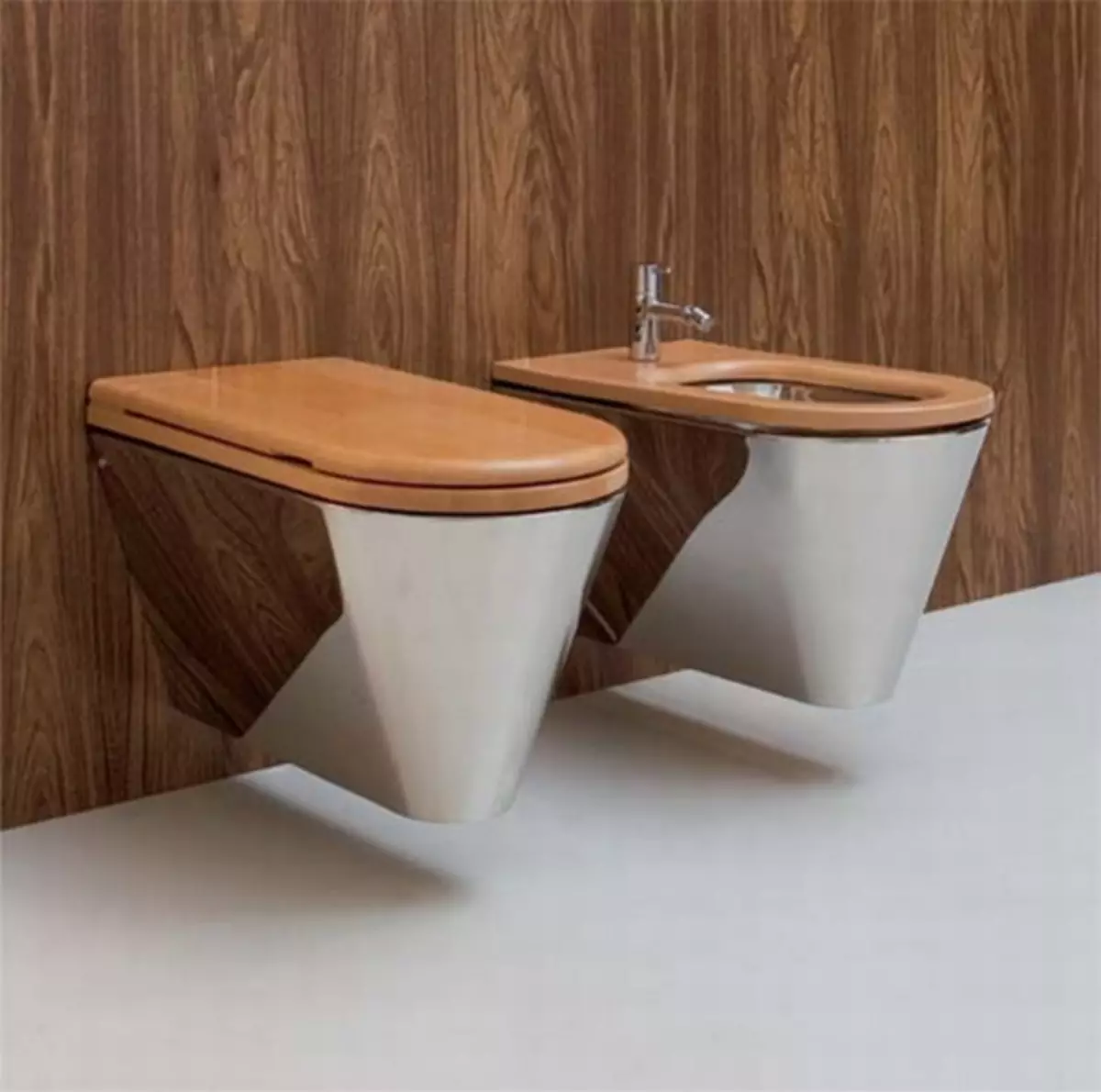 Edelstahl-Toilette.