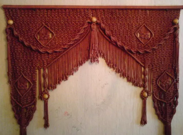 Плетен завеса на вратата на свила конец - тоа е многу убава и невообичаена