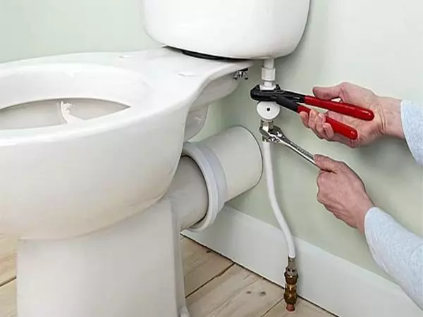Как да изберем и инсталирате гофрирана тоалетна