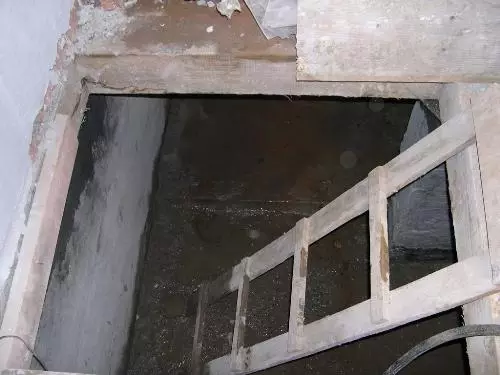 ห้องเก็บน้ำระบายน้ำ น้ำในห้องใต้ดินเป็นอย่างไร