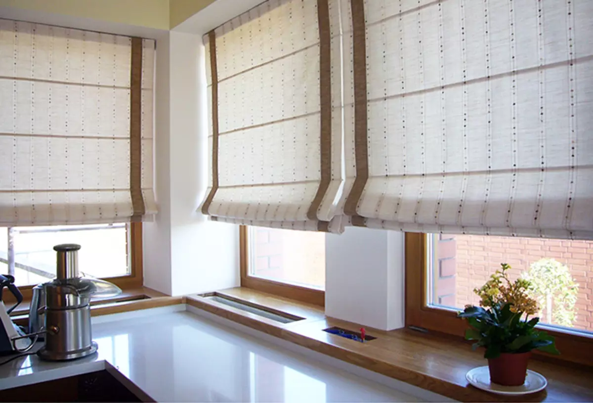 римские шторы на кухню в современном стиле короткие до подоконника