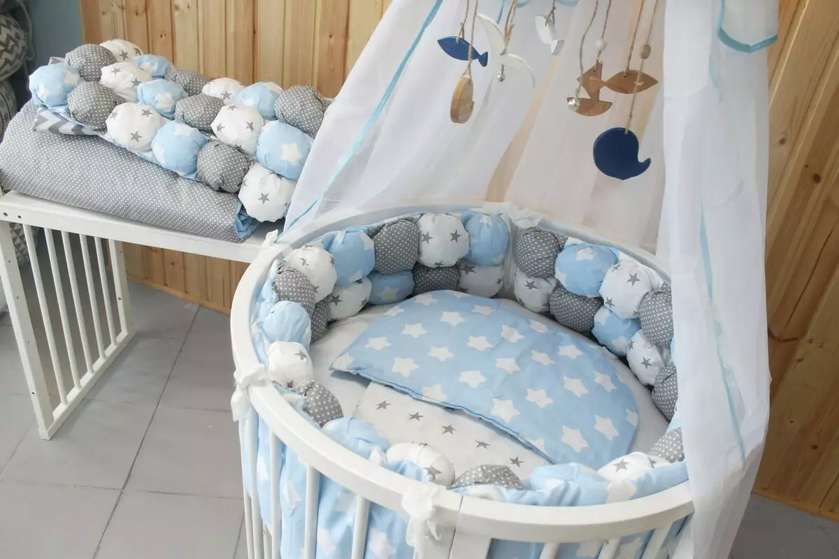 How does the color of the baby cot affect the kid?